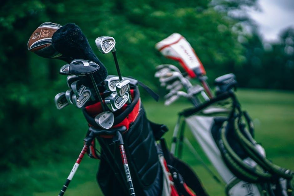 golf-clubs-in-a-bag